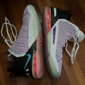 Lebron 18 “graffiti”